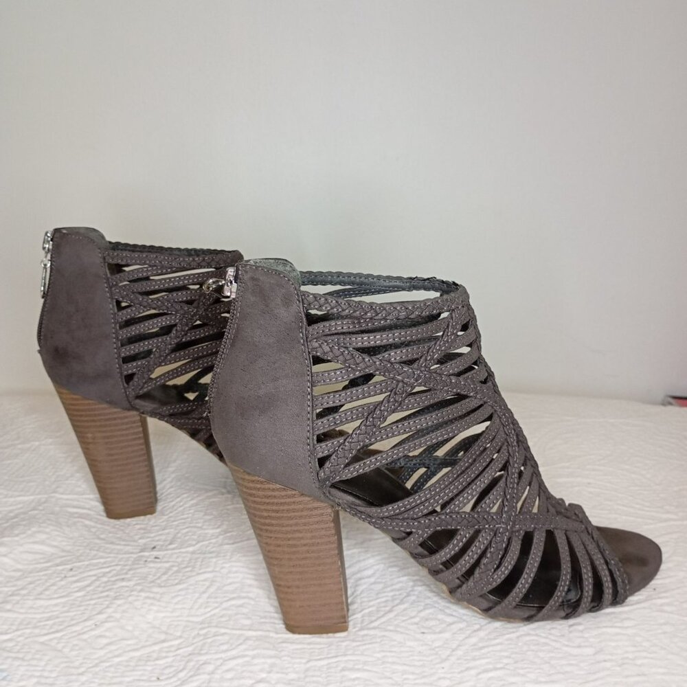 By Gues Heeled Size 8.5 Grey Strappy Open Toe  With Back Zippers & Stacked Heels - Picture 3 of 11